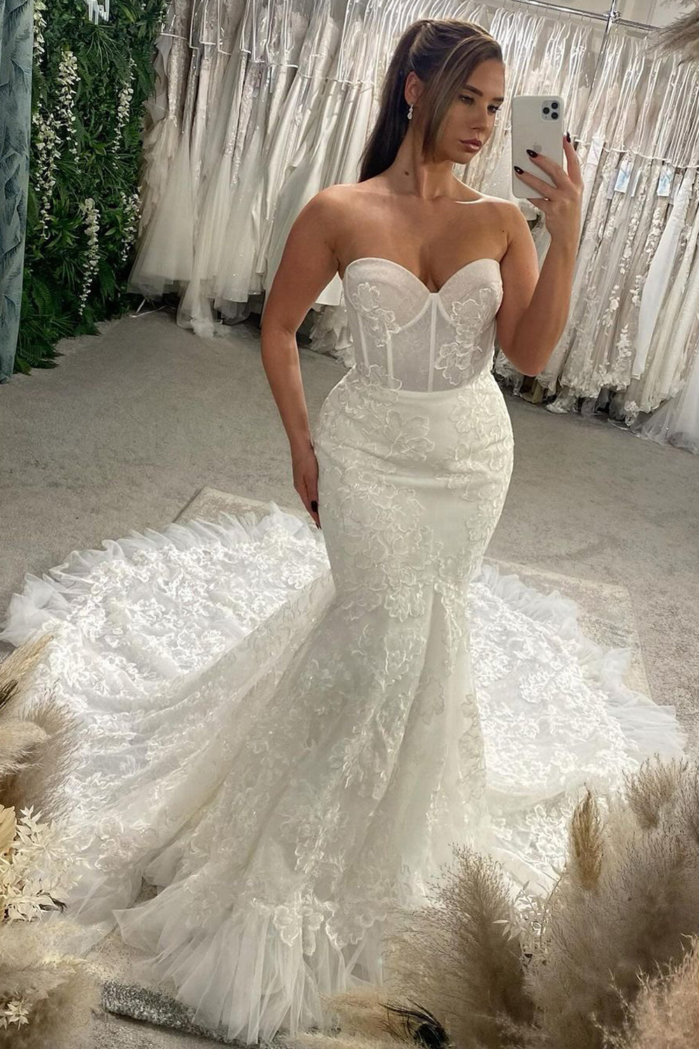 Elegant Mermaid Sweetheart White Lace Bridal Dresses with Appliques AB24112201